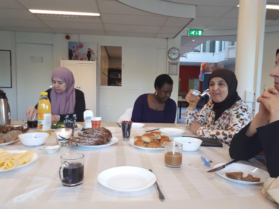 Ontbijtgesprek (vrouwen)